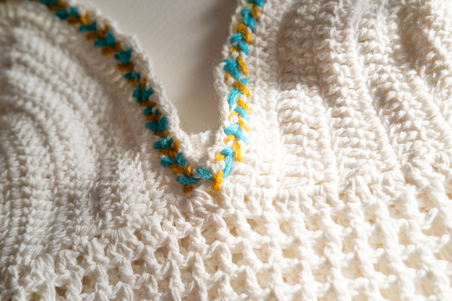 Haut court en crochet de coton à dos nu