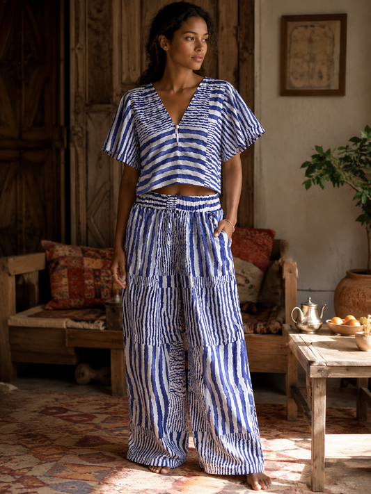 Ensemble blouse courte à manches volantées et pantalon avec liseré lurex