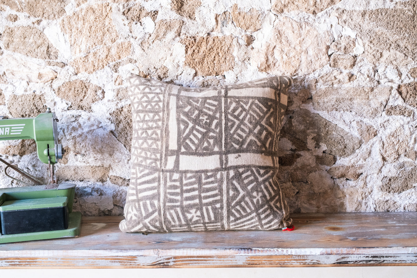 Housse de coussin décoratif en textile africain authentique imprimé à la main