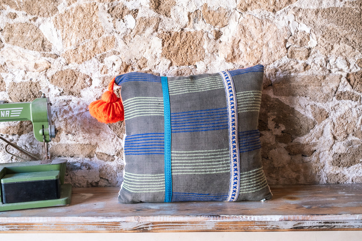 Decorative Throw Pillow with Handmade Tassel