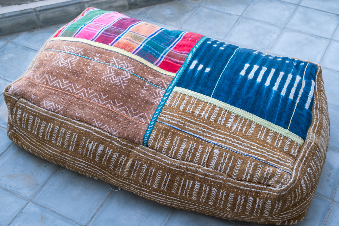 Coussin de sol en tissu africain recyclé