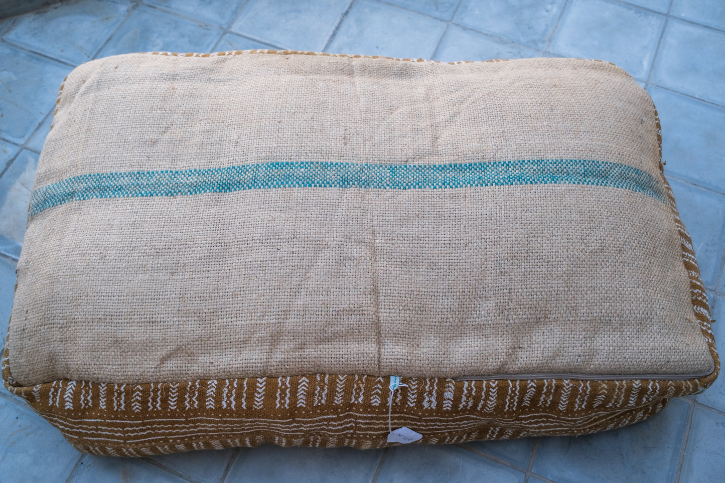 Coussin de sol en tissu africain recyclé