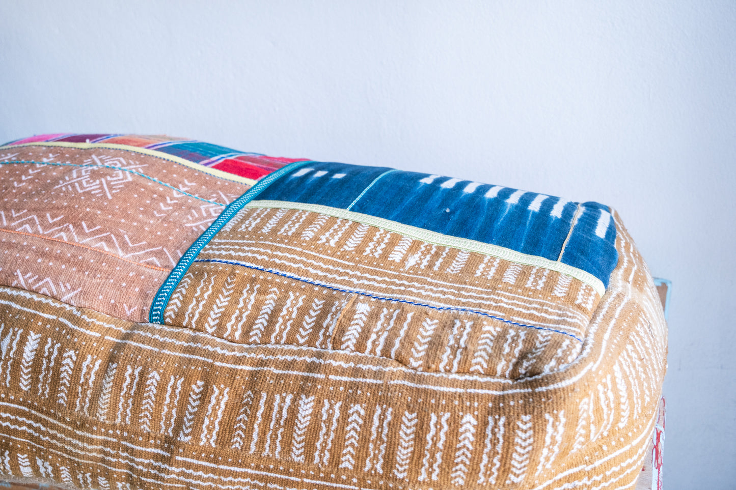 Coussin de sol en tissu africain recyclé