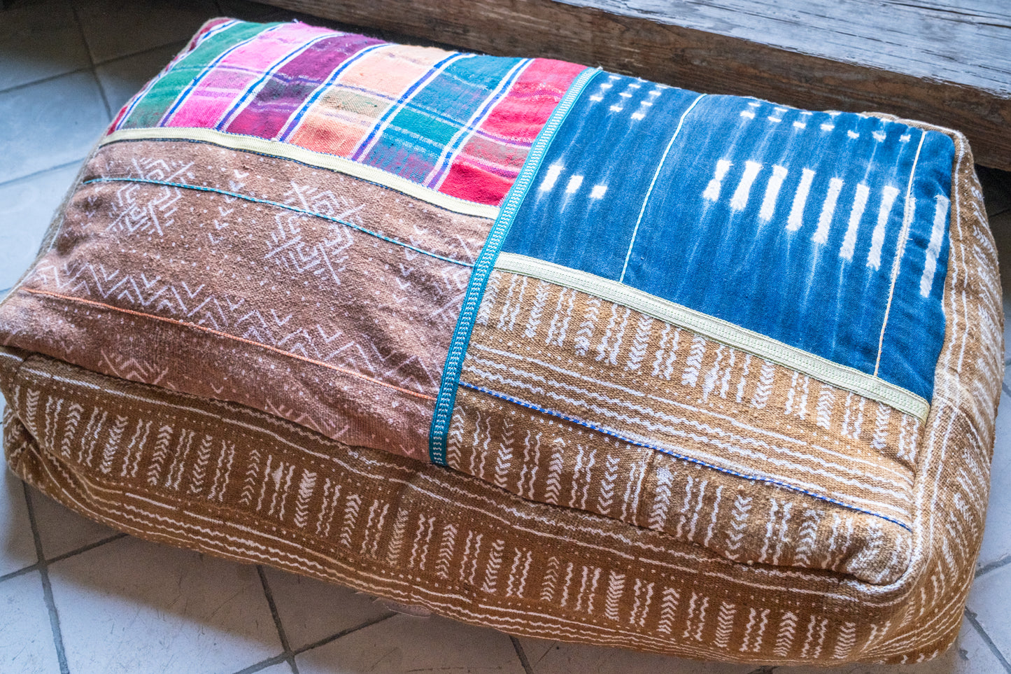 Coussin de sol en tissu africain recyclé