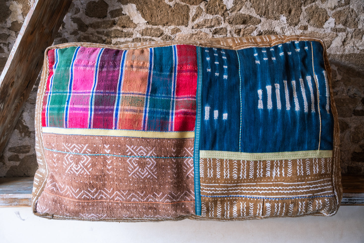 Coussin de sol en tissu africain recyclé