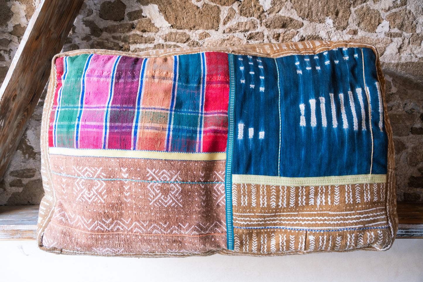 Coussin de sol en tissu africain recyclé