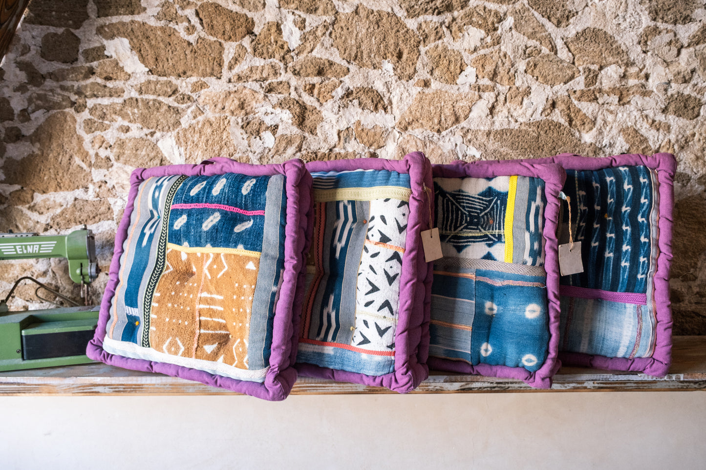 Coussin unique en tissus africains recyclés