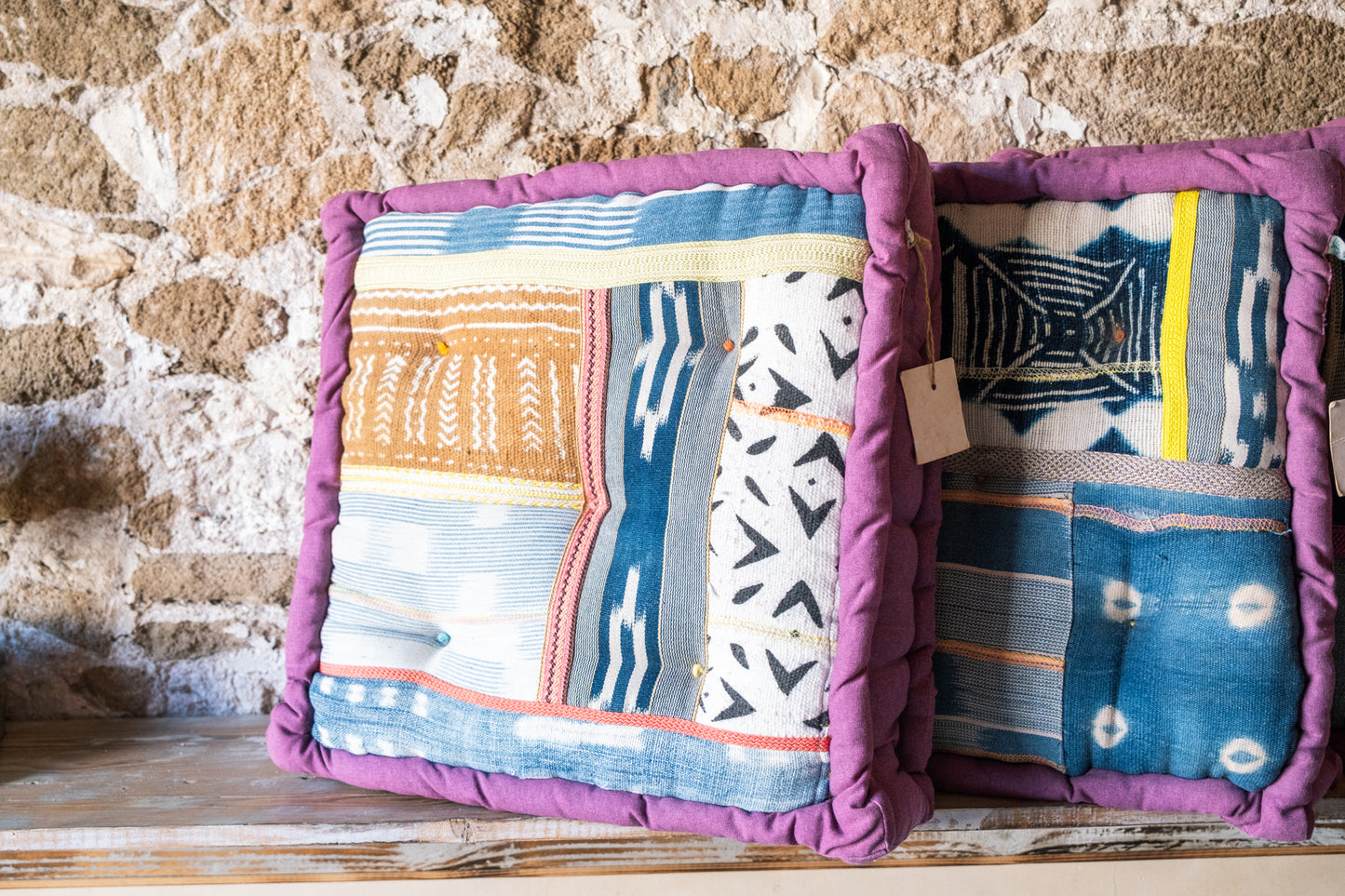 Coussin unique en tissus africains recyclés
