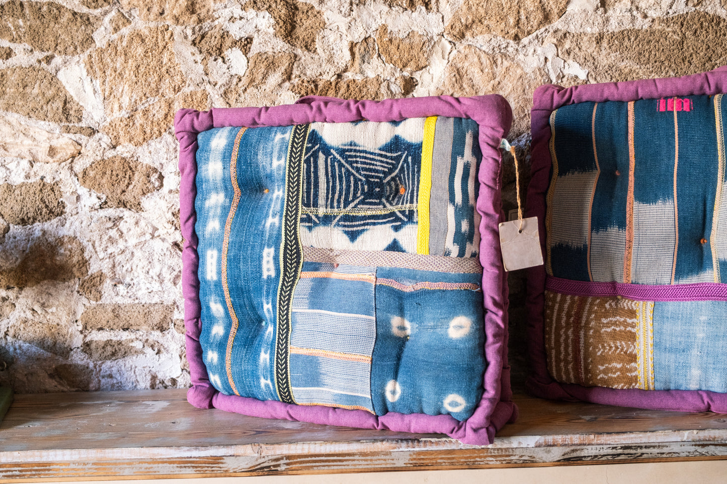 Coussin unique en tissus africains recyclés