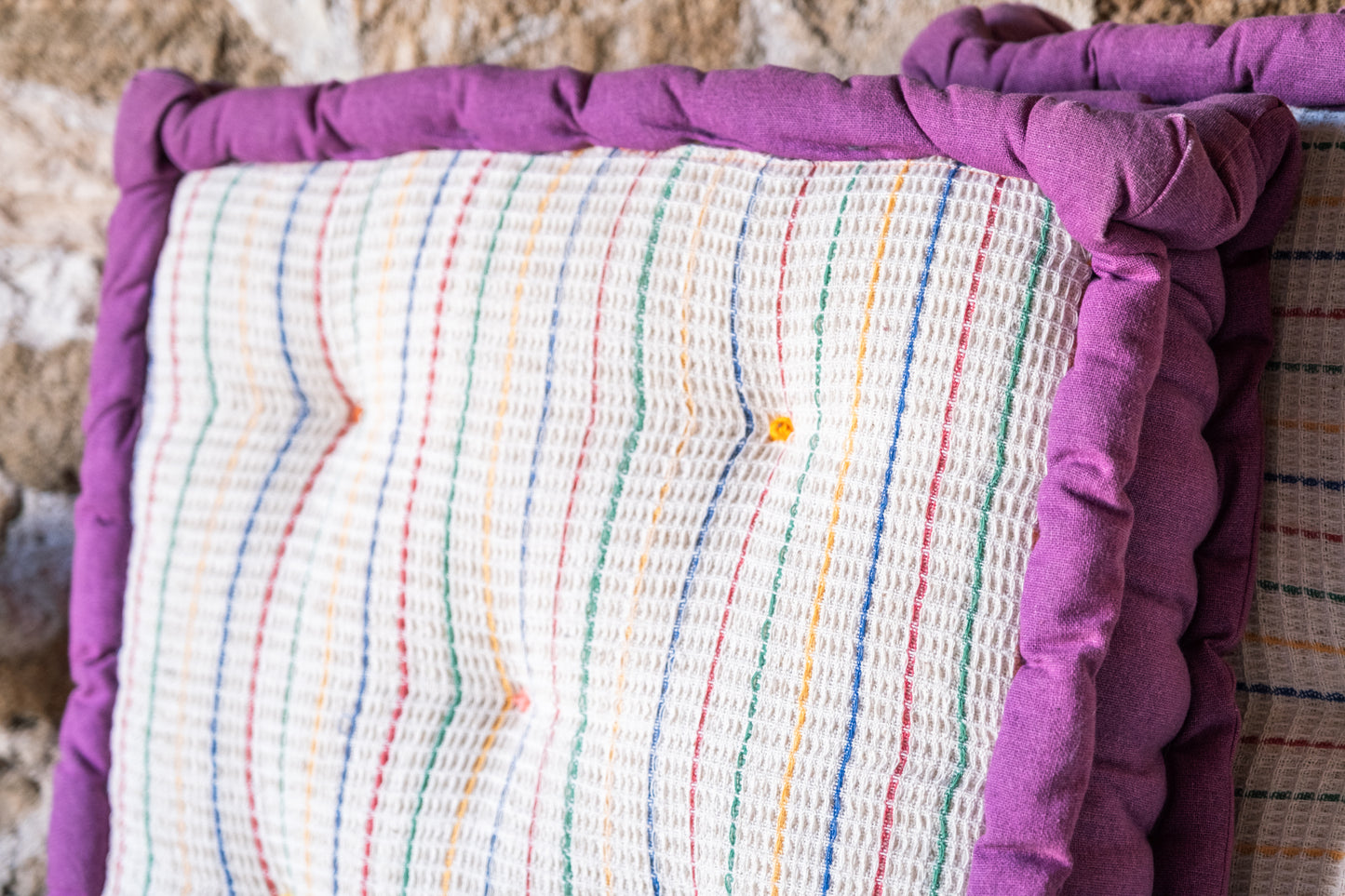 Coussin unique en tissus africains recyclés